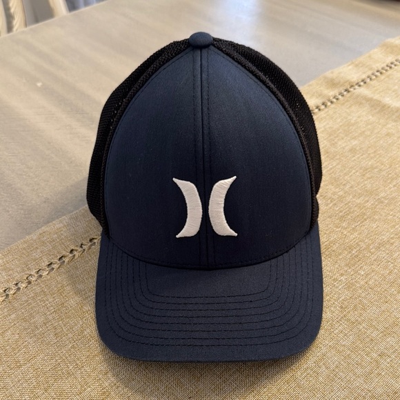 Hurley Navy and Black Mesh Cap - Picture 1 of 6